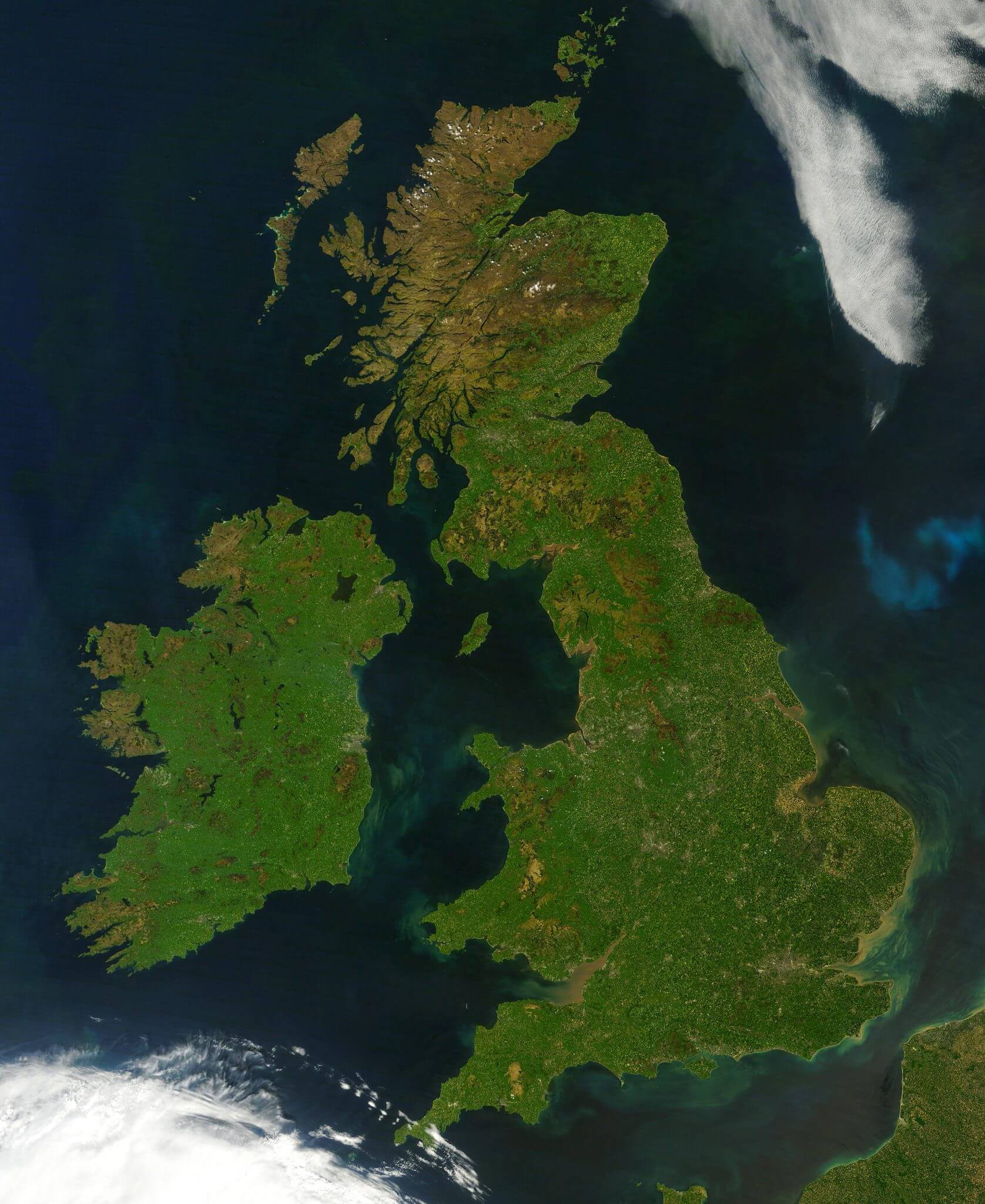 Detailed United Kingdom and earth satellite map