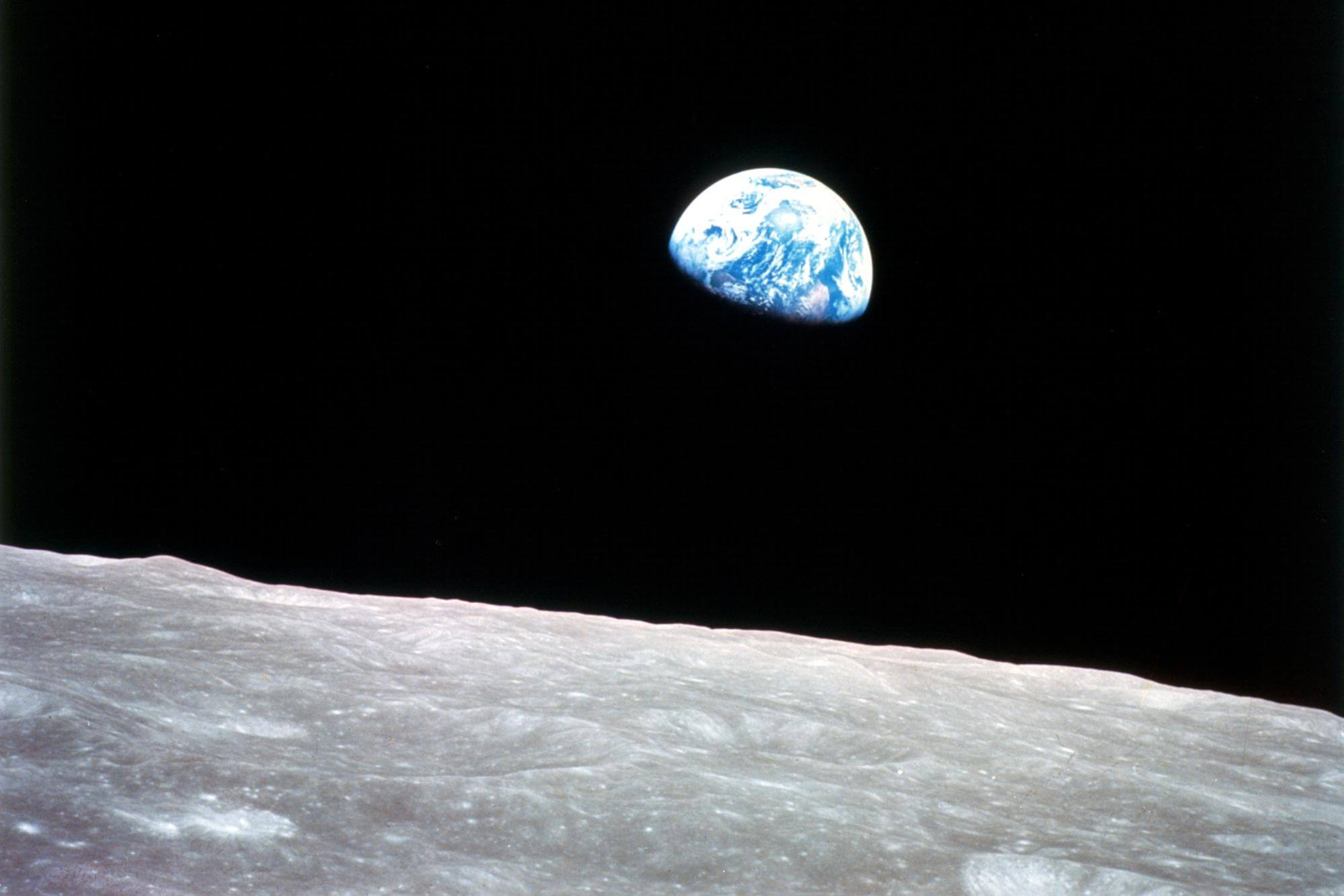 World Maps: Earth Views from Space 21 Earthrise view from space
